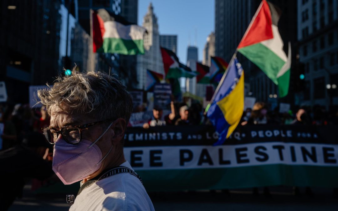 Demonstrators Shout ‘F*** You’ at Chicago Police on 2nd Night of DNC Protests