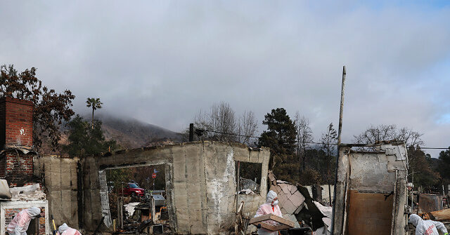 Los Angeles Police Try to Return Guns to Palisades Fire Victims