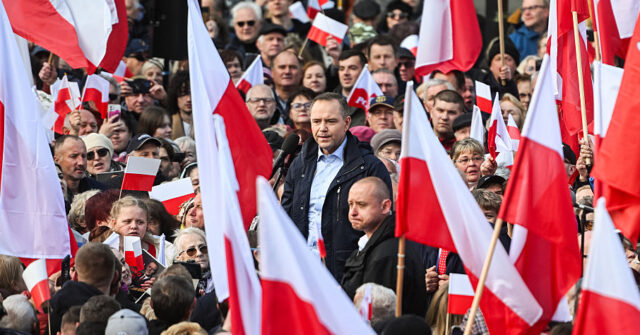 Watch: Pro Border-Control Polish Voters Chant ‘Donald Trump’ Ahead of Presidential Elections