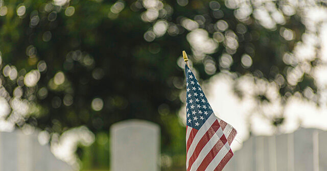 VIDEO — Memorial Day: Floridians Clean Neglected Cemetery to ‘Honor Those American Heroes’