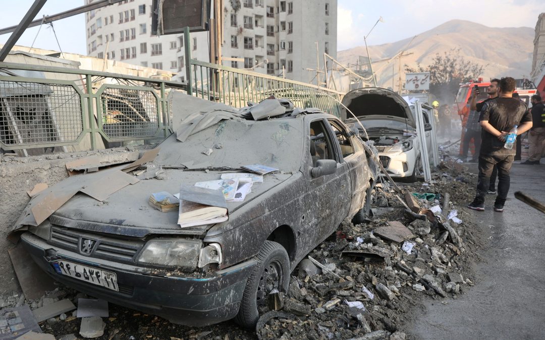 Israel attacks Iran, airstrikes kill armed forces and Revolutionary Guard chiefs