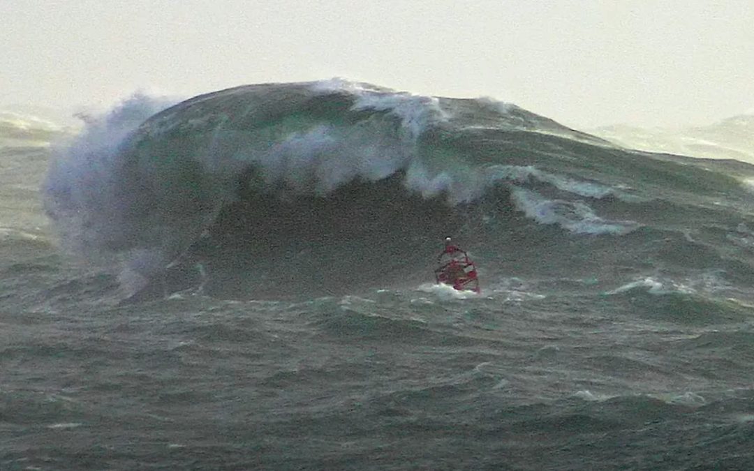 60-Foot Rogue Wave Captured in Pacific Ocean (Video)