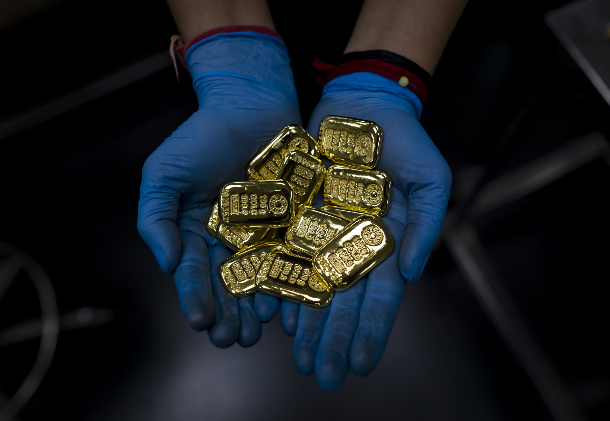 Bars and coins steal the shine from jewelry as Indians splurge up to $11 billion on gold this Diwali