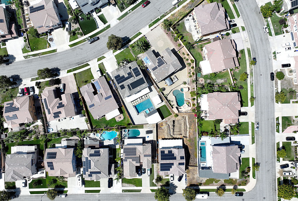 Refinance demand is 81% higher than it was a year ago, thanks to falling mortgage rates