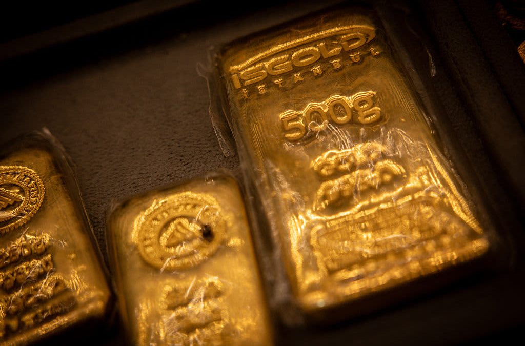 Gold hits fresh all-time high as U.S. government shutdown dents risk appetite