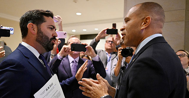 Hakeem Jeffries Melts Down in Hallway After Mike Lawler Asks Why He Rejected One-Year Extension of Obamacare Subsidies