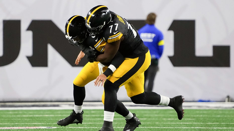 Steelers’ Broderick Jones warns he may tackle Aaron Rodgers again despite anger over celebration hit