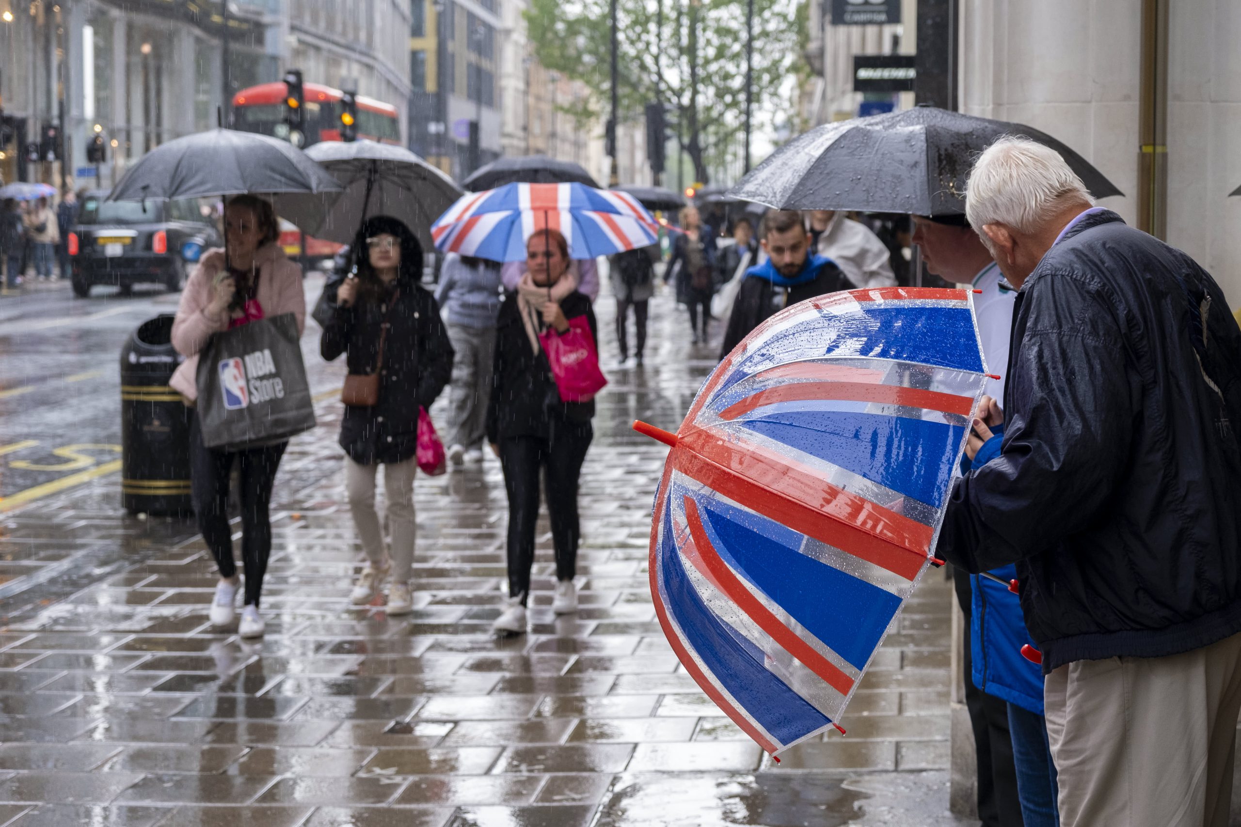 UK economy barely grows in the third quarter, missing forecasts ahead of crucial budget