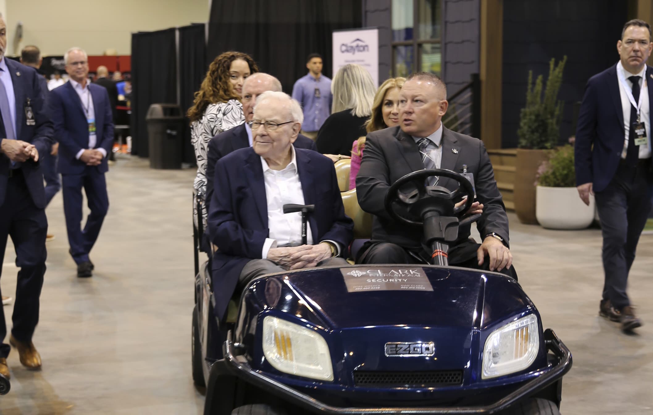 Alphabet rallies after Berkshire reveals stake. Why Buffett’s firm likely bought it