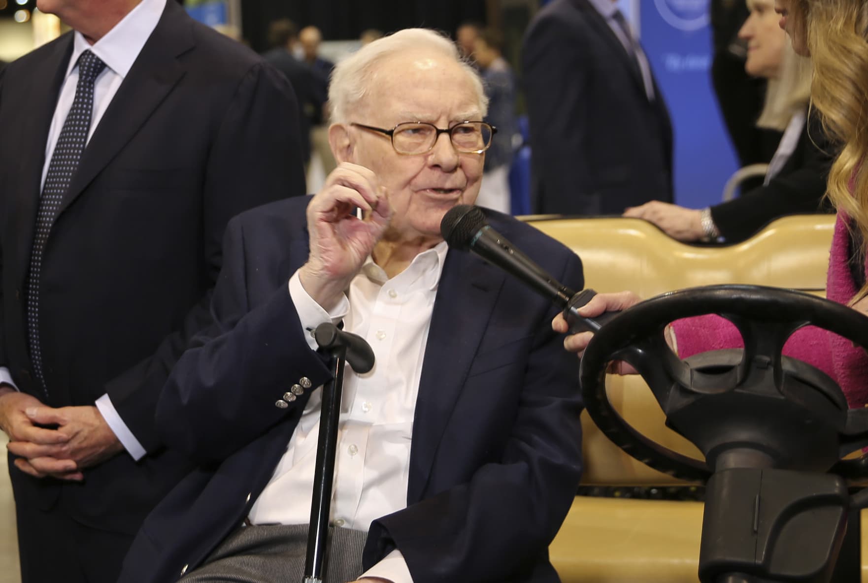 Berkshire’s operating earnings jump 34%, Buffett buys back no stock and raises cash hoard to $381 billion