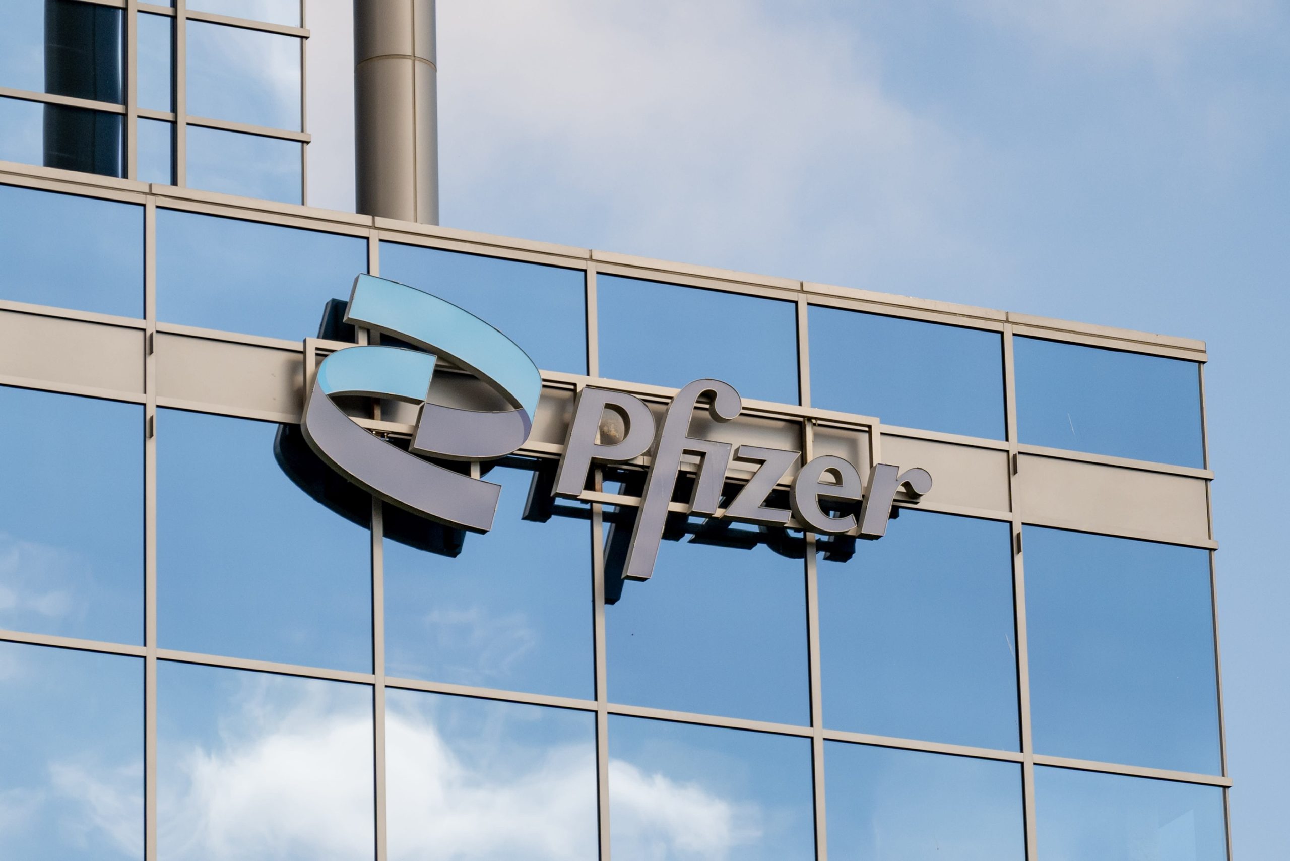 Pfizer tops estimates, raises profit guidance even as sales fall