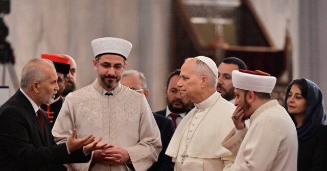 Pope Leo Declines to Pray at Istanbul’s Blue Mosque During Apostolic Visit to Turkey