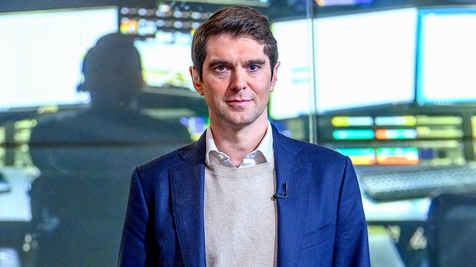 Benjamin Hall helps present ‘Honor Award’ named after daughter who inspired his survival in Ukraine attack