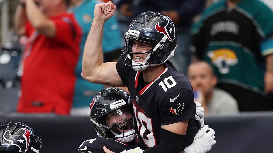 Texans score 26 fourth-quarter points to complete dramatic comeback victory over Jaguars