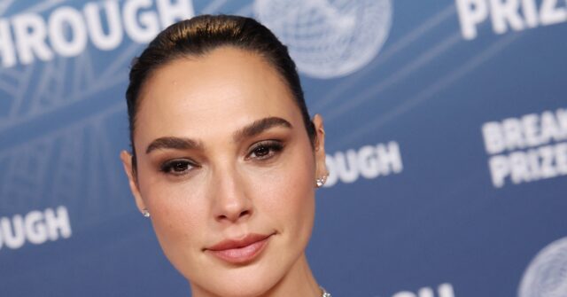 Gal Gadot Awarded Genesis Prize for ‘Steadfast Defense’ of Israel