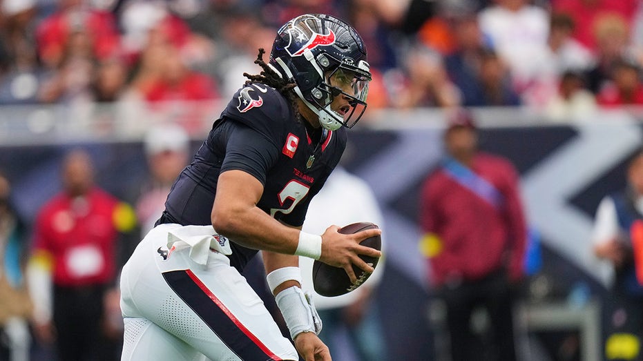 Texans’ CJ Stroud take brutal hit from Broncos defender, leaves game