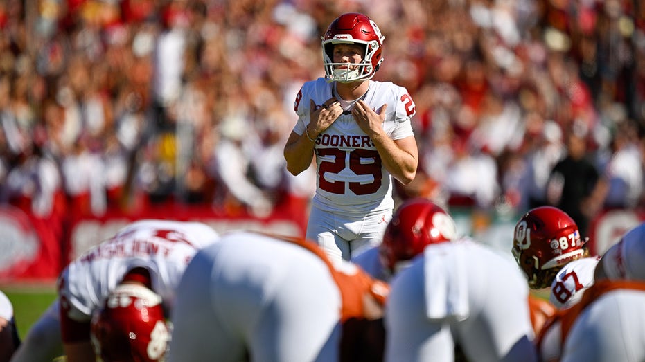 ESPN broadcasters roast Oklahoma kicker for wearing short shorts: ‘That should be a penalty’
