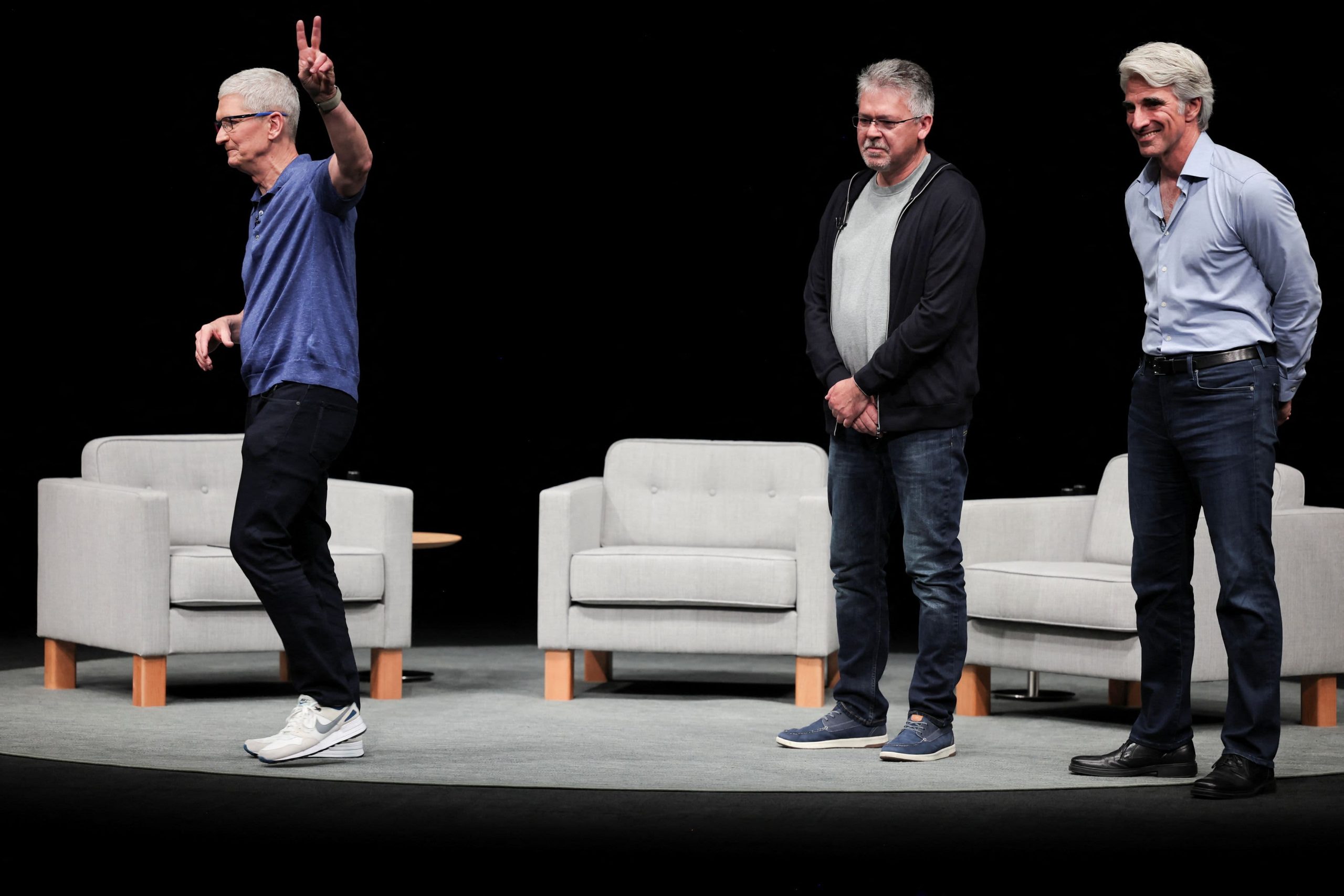 Pressure builds on Apple and CEO Tim Cook with holiday executive shake-up