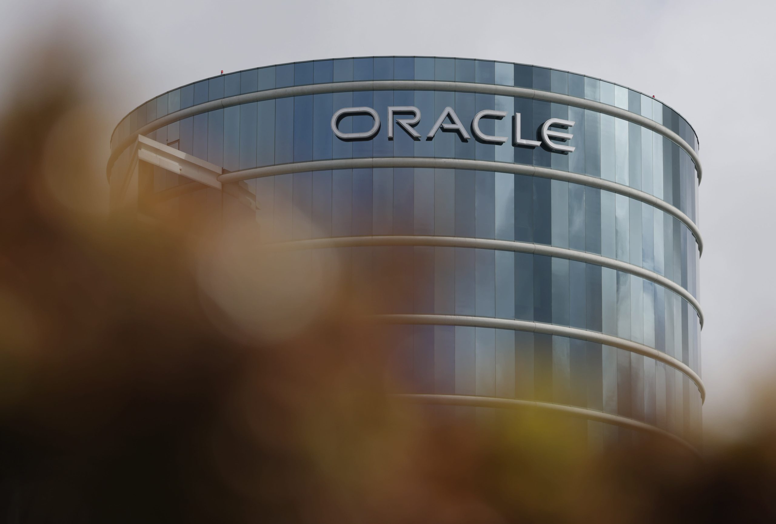 Oracle shares tank 15%, dragging down Nvidia, AMD, CoreWeave