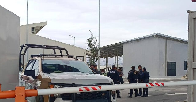 43 Mexican Border State Cops Suspended After Turning Police Station into Bar