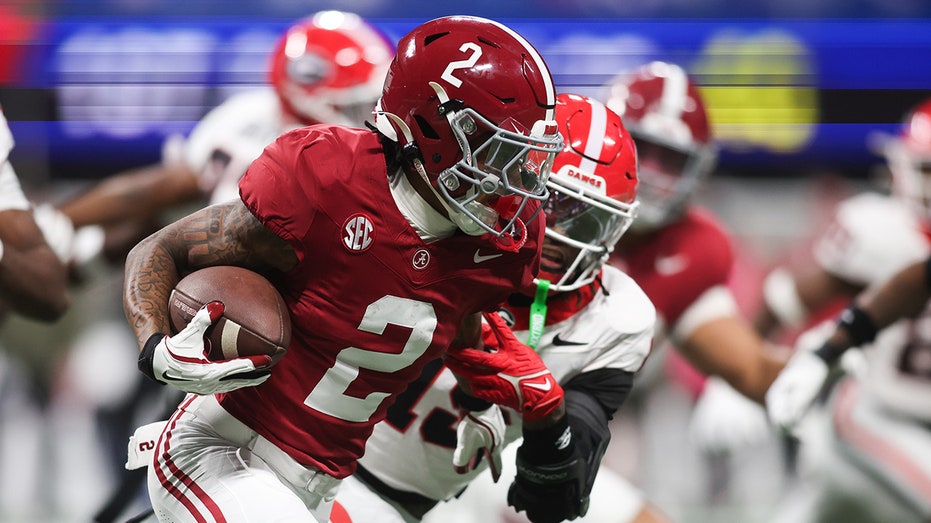 Alabama star wide receiver shuts down transfer rumors