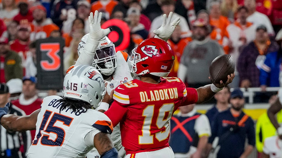 Broncos linebacker rips Chiefs in explicit posts after team clinches AFC West title