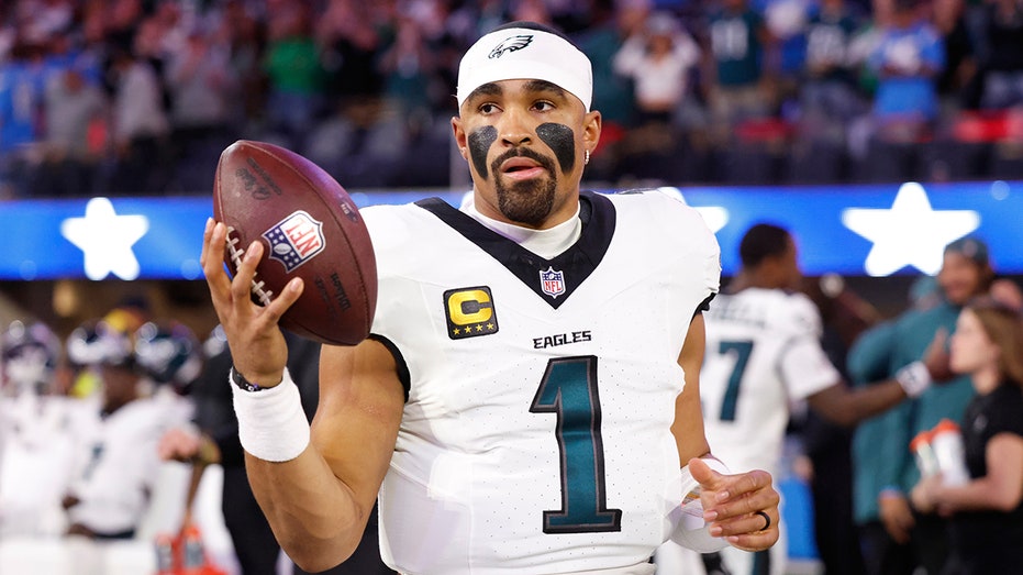 Eagles star turns the ball over twice in one chaotic play vs Chargers