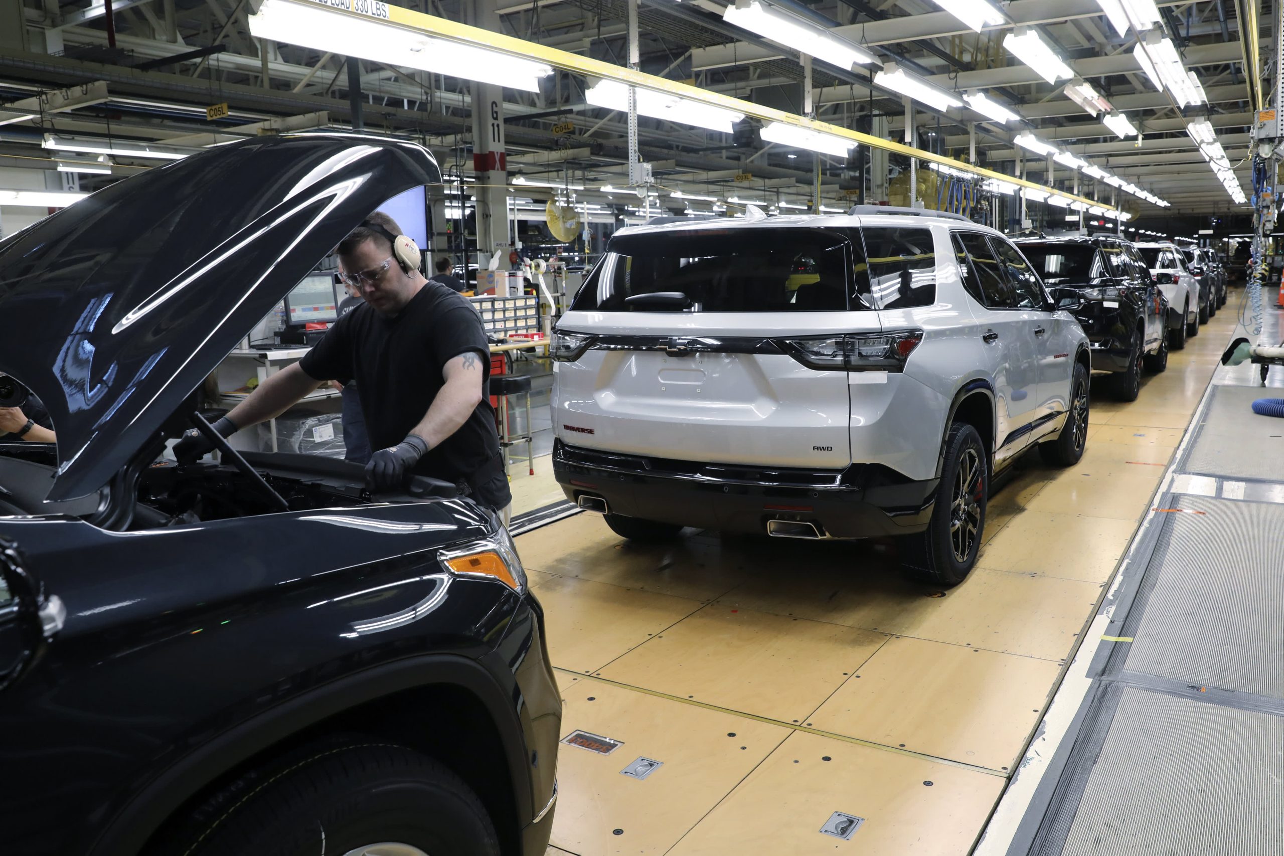 GM expects to top Ford in U.S. vehicle production as it faces up to $4 billion in tariff costs