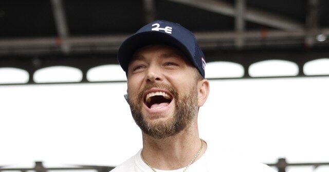 Watch: Country Singer Chris Lane Mocks Somali Fraud Scandal in Minnesota