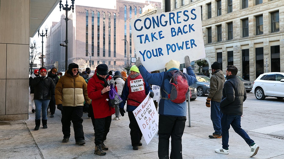Anti-ICE protests take place as T’Wolves-Warriors NBA game takes place