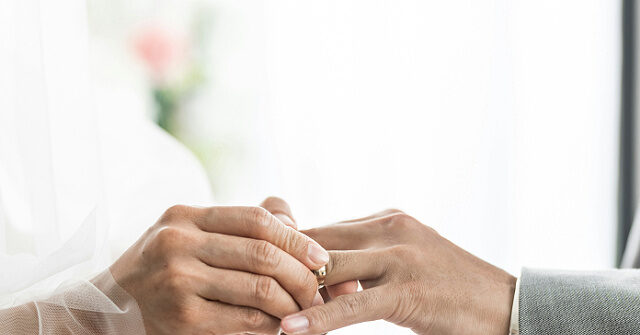 Trump Ending Automatic Green Cards for Migrants Marrying U.S. Citizens