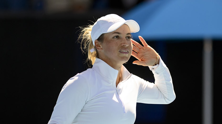 Tennis star mocks jeering crowd with provocative dance after Australian Open victory